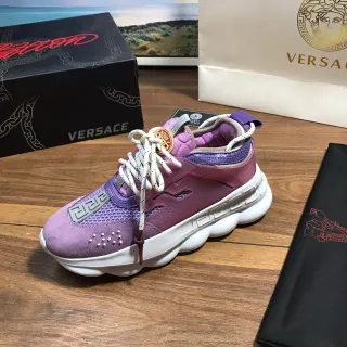 Versace Chain Reaction बैंगनी और सफेद चंकी स्नीकर