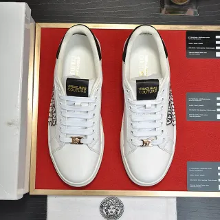 Versace Chain Reaction 白色和黑色皮革生活方式运动鞋