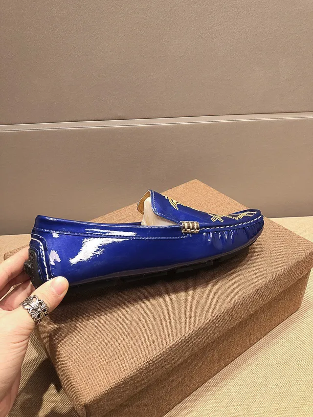 Versace Greca Odissea مطرزة Medusa مكاسين 4