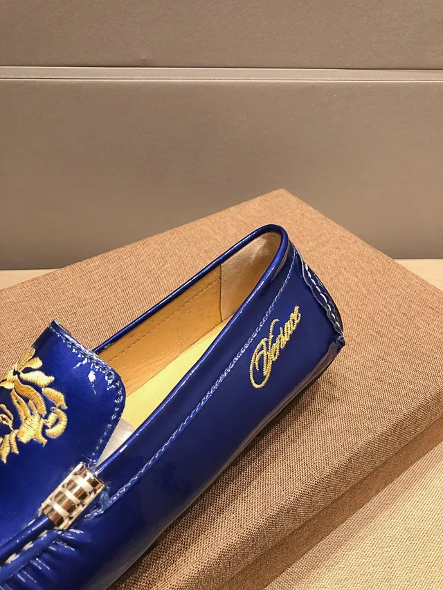 Versace Greca Odissea مطرزة Medusa مكاسين 8