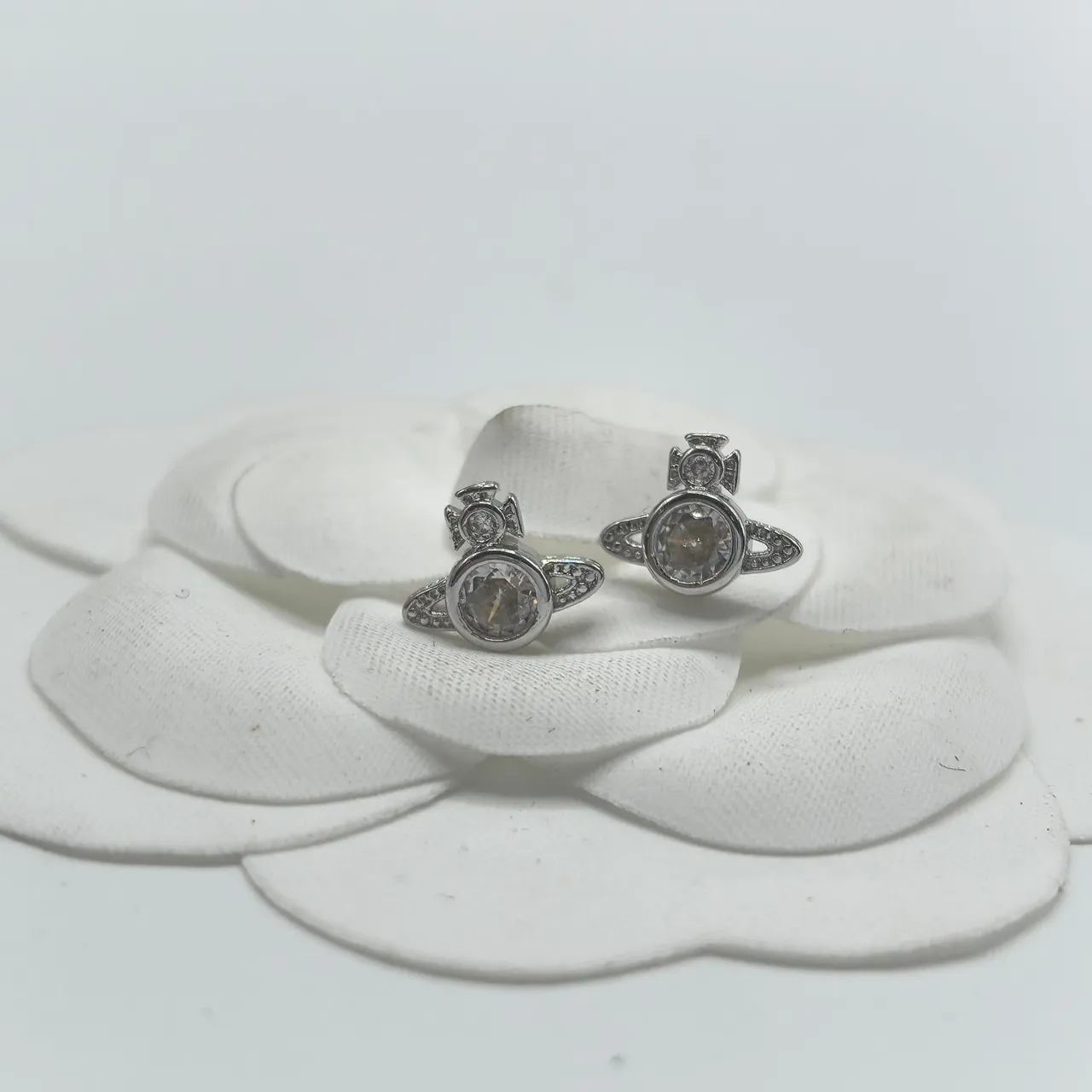 Vivienne Westwood Boucles d'oreilles Stud Orb en Cristal 2