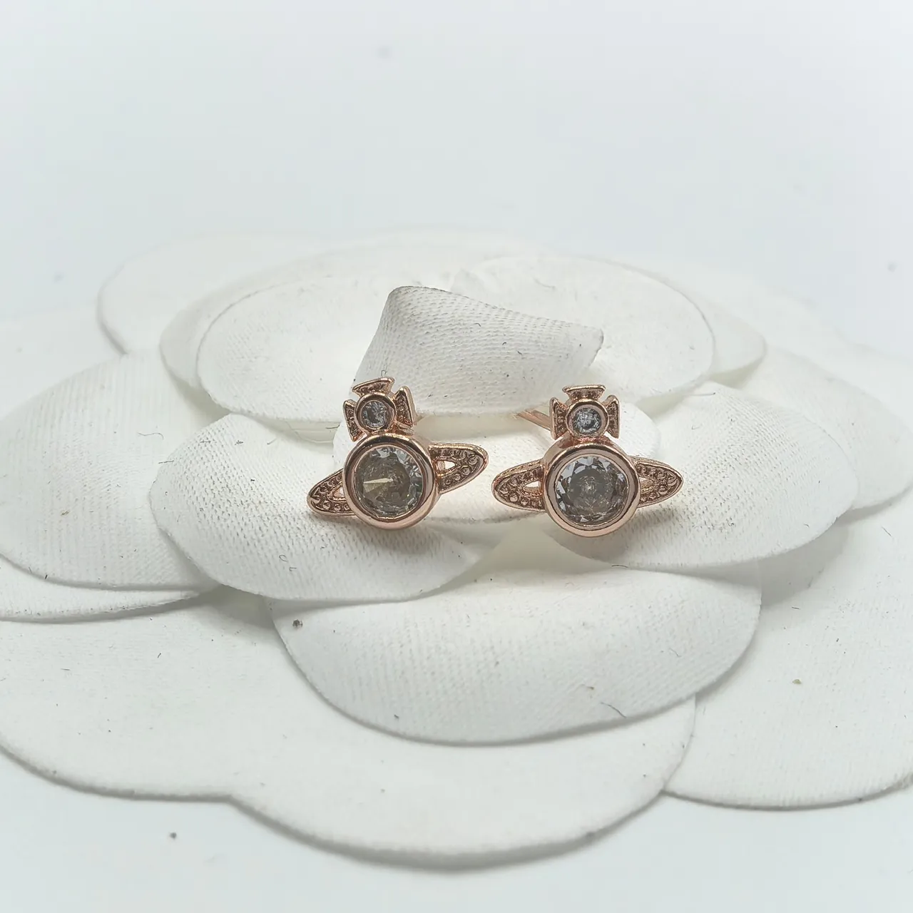 Vivienne Westwood Boucles d'oreilles Stud Orb en Cristal 6
