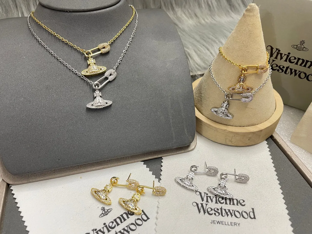 Collier Vivienne Westwood Orb Gold White Pendentif avec Motif de Broche de Sécurité 2