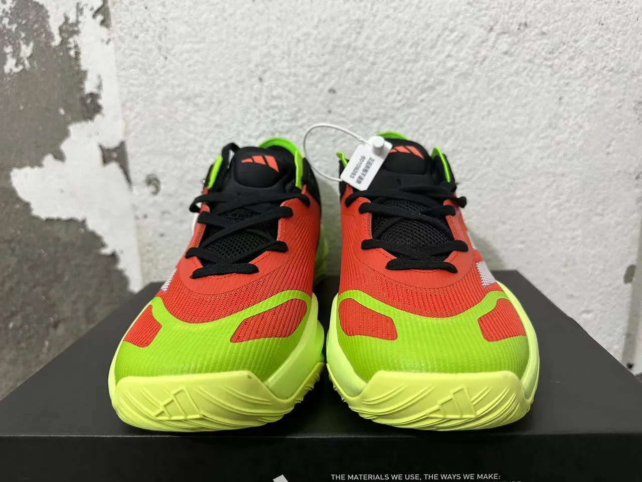 Adidas ADIZERO rouge noir vert néon chaussures de basket-ball 4