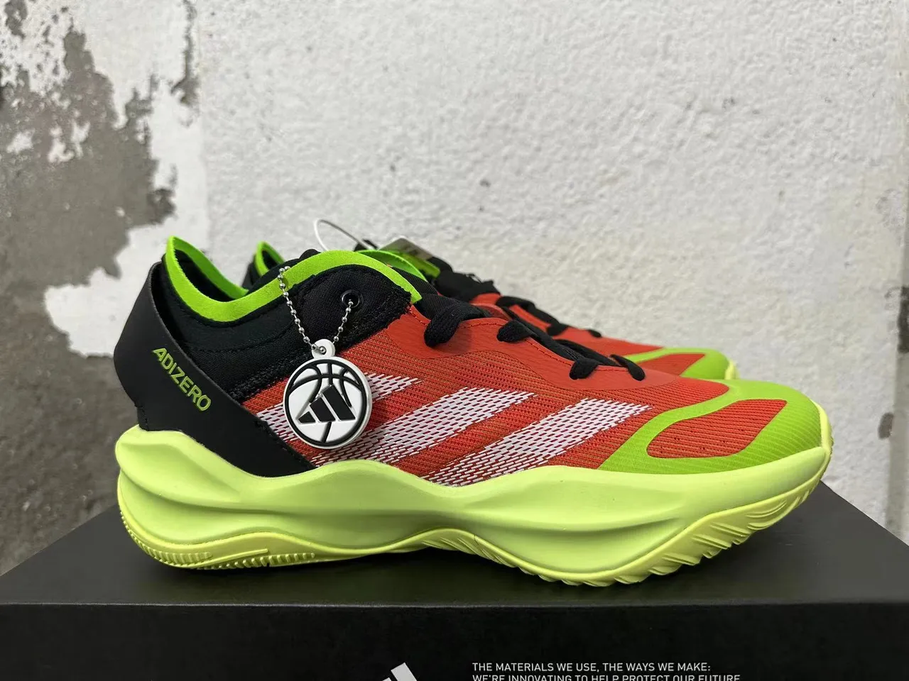 Adidas ADIZERO rouge noir vert néon chaussures de basket-ball 5