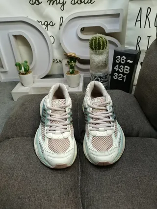 Adidas سول بني وردي مكدس شبكي أوفرليهي حذاء رياضي كبير 10