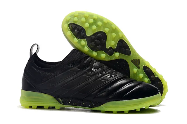 Adidas Chaussures de football Turf en noir et orange avec upper en knit et synthétique 3 rayures 6