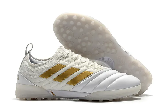 Adidas Chaussures de football Turf en noir et orange avec upper en knit et synthétique 3 rayures 8
