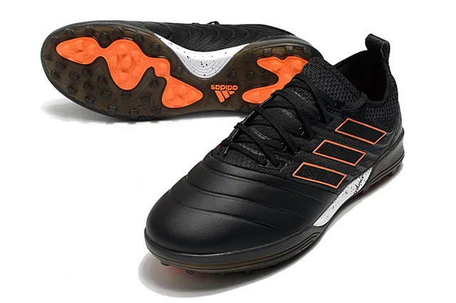 Adidas Chaussures de football Turf en noir et orange avec upper en knit et synthétique 3 rayures 24