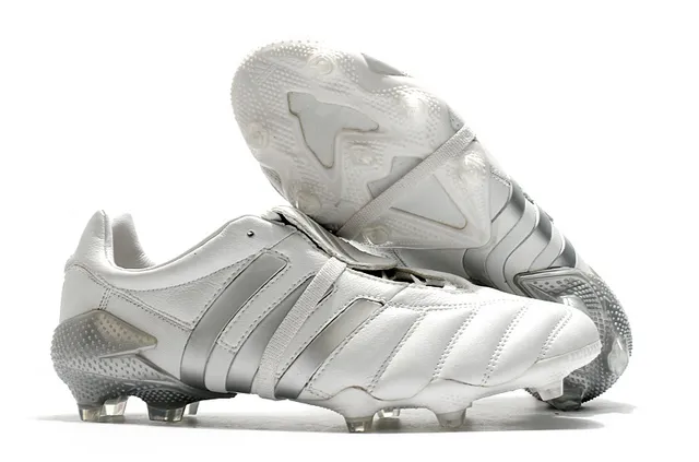 Adidas Chaussures de football noires en cuir matelassé à la tige sans lacets fermeture à strap terrain ferme 5