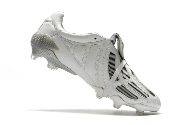 Adidas Chaussures de football noires en cuir matelassé à la tige sans lacets fermeture à strap terrain ferme 7