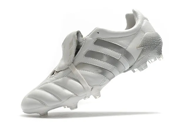 Adidas Chaussures de football noires en cuir matelassé à la tige sans lacets fermeture à strap terrain ferme 8