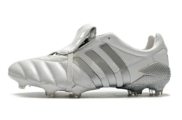 Adidas Chaussures de football noires en cuir matelassé à la tige sans lacets fermeture à strap terrain ferme 9