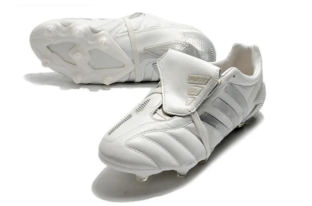 Adidas Chaussures de football noires en cuir matelassé à la tige sans lacets fermeture à strap terrain ferme 10