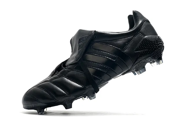 Adidas Chaussures de football noires en cuir matelassé à la tige sans lacets fermeture à strap terrain ferme 14