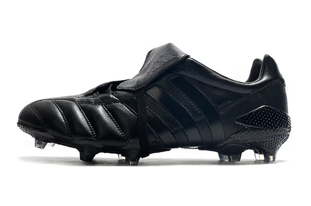 Adidas Chaussures de football noires en cuir matelassé à la tige sans lacets fermeture à strap terrain ferme 15