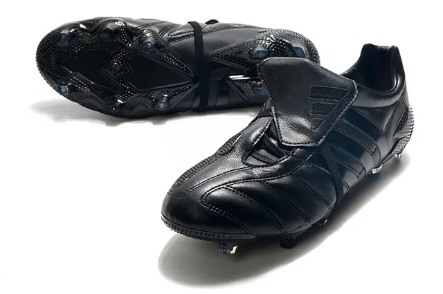 Adidas Chaussures de football noires en cuir matelassé à la tige sans lacets fermeture à strap terrain ferme 16