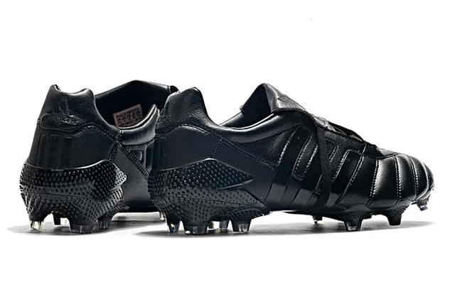 Adidas Chaussures de football noires en cuir matelassé à la tige sans lacets fermeture à strap terrain ferme 17