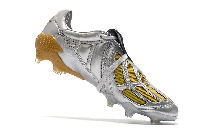 Adidas Chaussures de football noires en cuir matelassé à la tige sans lacets fermeture à strap terrain ferme 19