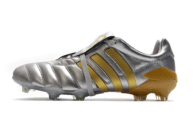 Adidas Chaussures de football noires en cuir matelassé à la tige sans lacets fermeture à strap terrain ferme 21