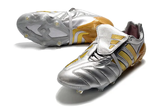 Adidas Chaussures de football noires en cuir matelassé à la tige sans lacets fermeture à strap terrain ferme 22