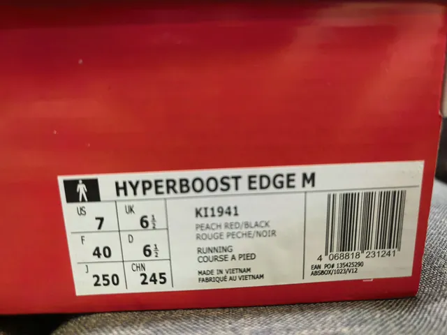 Adidas Upper de knit negro y rojo midsole esculpida estilo Boost Zapatos de correr 2