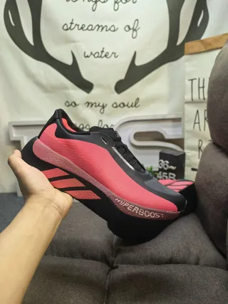 Adidas Upper de knit negro y rojo midsole esculpida estilo Boost Zapatos de correr 5