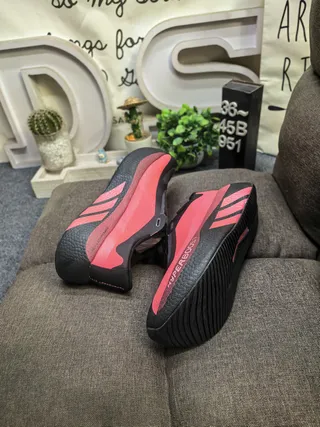Adidas Upper de knit negro y rojo midsole esculpida estilo Boost Zapatos de correr 6
