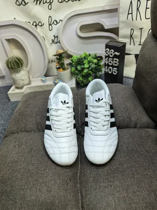 Adidas Black White Laceless Slip-On Quilted Leather Upper Indoor Soccer Shoes 10