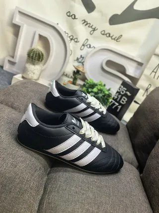 Adidas Black White Leather Upper Quilted Toe Cap Lifestyle Sneakers 9
