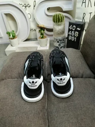 Adidas Chaussures Lifestyle Noir Blanc Haut en Similicuir Low-Top 18