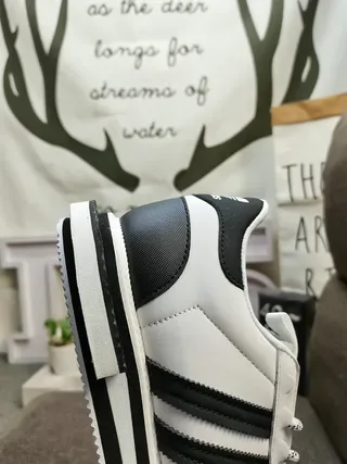 Adidas Chaussures Lifestyle Noir Blanc Haut en Similicuir Low-Top 22