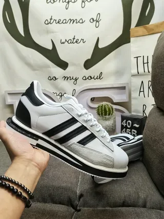 Adidas Chaussures Lifestyle Noir Blanc Haut en Similicuir Low-Top 24