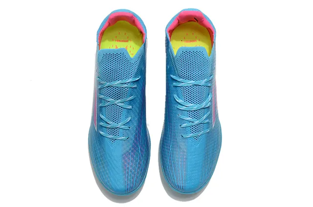 Adidas Chaussures de football en gazon avec upper en tricot bleu rose et lacets asymétriques 2