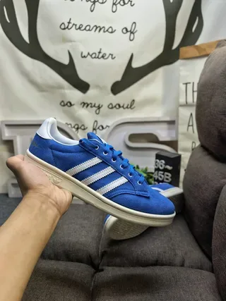 Adidas Sneakers Lifestyle avec tige en daim bleu blanc et trois bandes 5