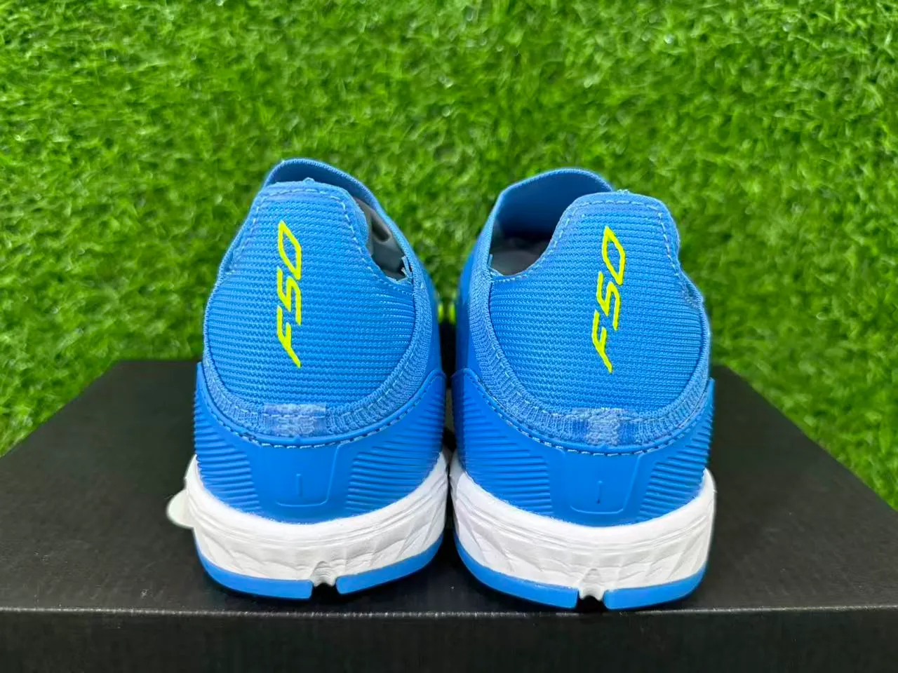 Adidas Azul Amarelo Colar de ajuste tipo meia Material sintético texturizado Grama artificial Sapatos de futebol 12