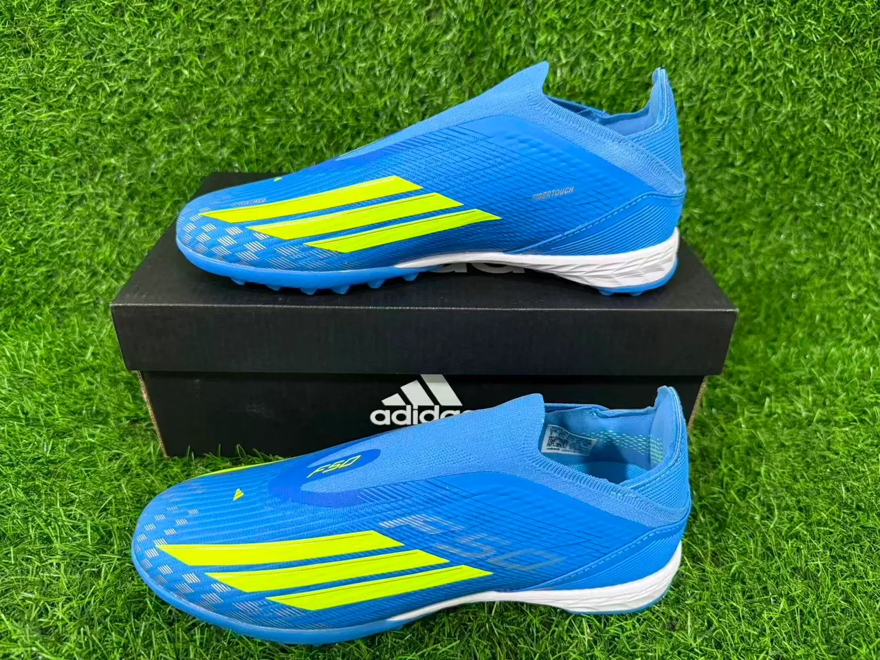 Adidas Azul Amarelo Colar de ajuste tipo meia Material sintético texturizado Grama artificial Sapatos de futebol 15