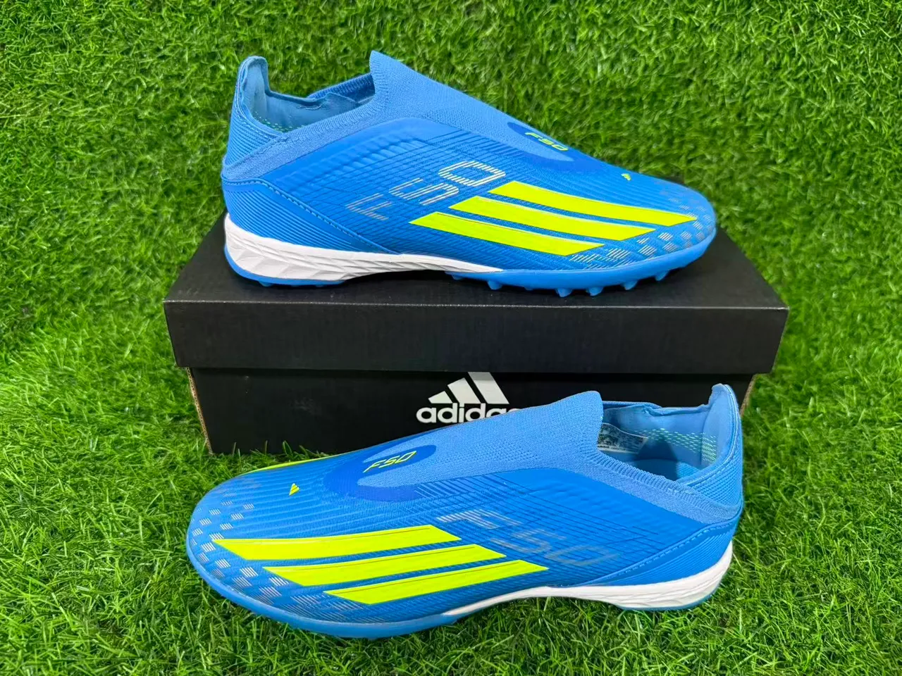 Adidas Azul Amarelo Colar de ajuste tipo meia Material sintético texturizado Grama artificial Sapatos de futebol 16