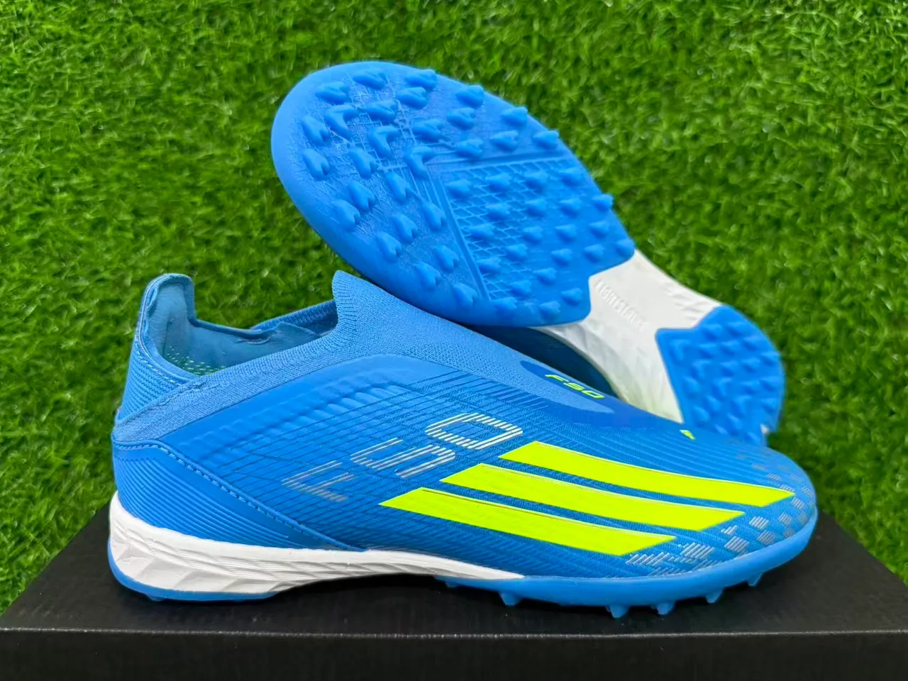 Adidas Azul Amarelo Colar de ajuste tipo meia Material sintético texturizado Grama artificial Sapatos de futebol 13