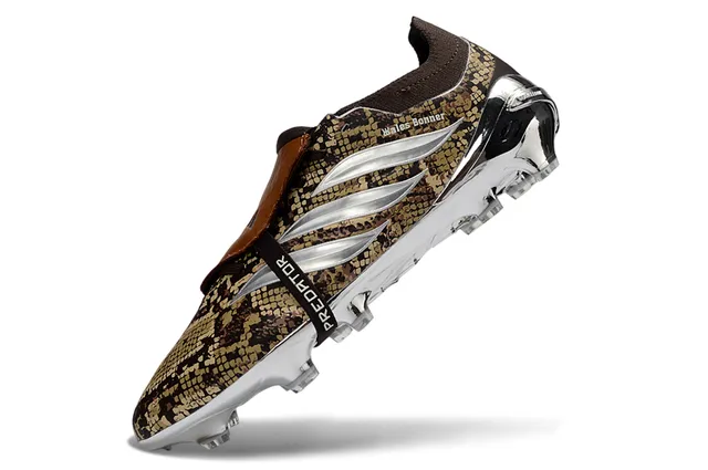 Adidas Chaussures de football à upper à impression de serpent marron et or, plaque de semelle chromée pour terrain ferme 3
