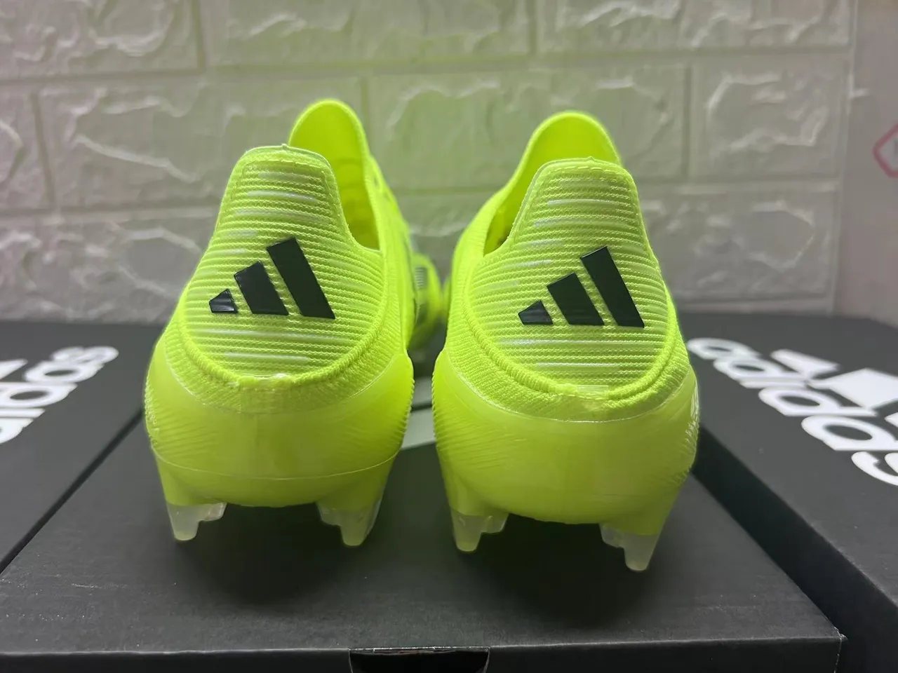 Adidas F50 নীল গোলাপি লো-কাট সক-ফিট আপার সিন্থেটিক টেক্সচার্ড শেল ফার্ম-গ্রাউন্ড সকার শোজ 23