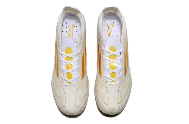Adidas F50 White Gold Chaussures de football turf légères en matière synthétique avec détails de rayures 2
