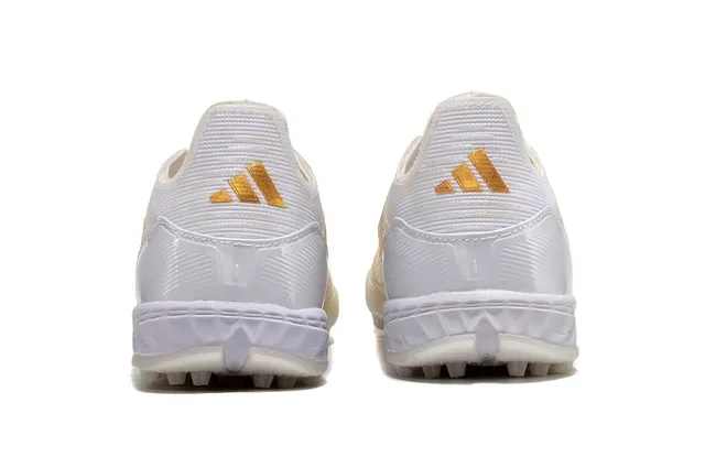Adidas F50 White Gold Chaussures de football turf légères en matière synthétique avec détails de rayures 3