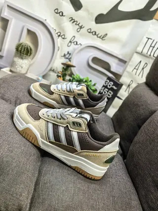 Adidas Gris Noir Low-Top Mesh-Suede Hybrid Lifestyle Sneakers 17