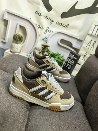 Adidas Gris Noir Low-Top Mesh-Suede Hybrid Lifestyle Sneakers 19