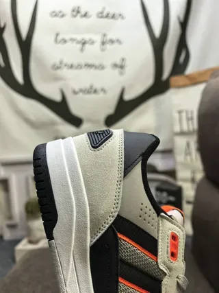 Adidas Gris Noir Low-Top Mesh-Suede Hybrid Lifestyle Sneakers 23