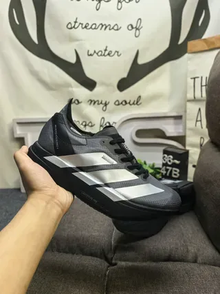Adidas ग्रे सिल्वर लो-टॉप जाली और सिंथेटिक ऊपरी भाग लाइफस्टाइल स्नीकर 5