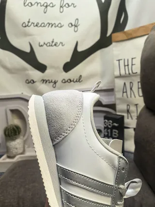 Adidas Gray Silver Low-Top Retro Runner Lifestyle Sneakers 3
