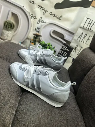 Adidas Gray Silver Low-Top Retro Runner Lifestyle Sneakers 7