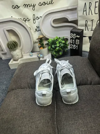 Adidas Gray Silver Low-Top Retro Runner Lifestyle Sneakers 8